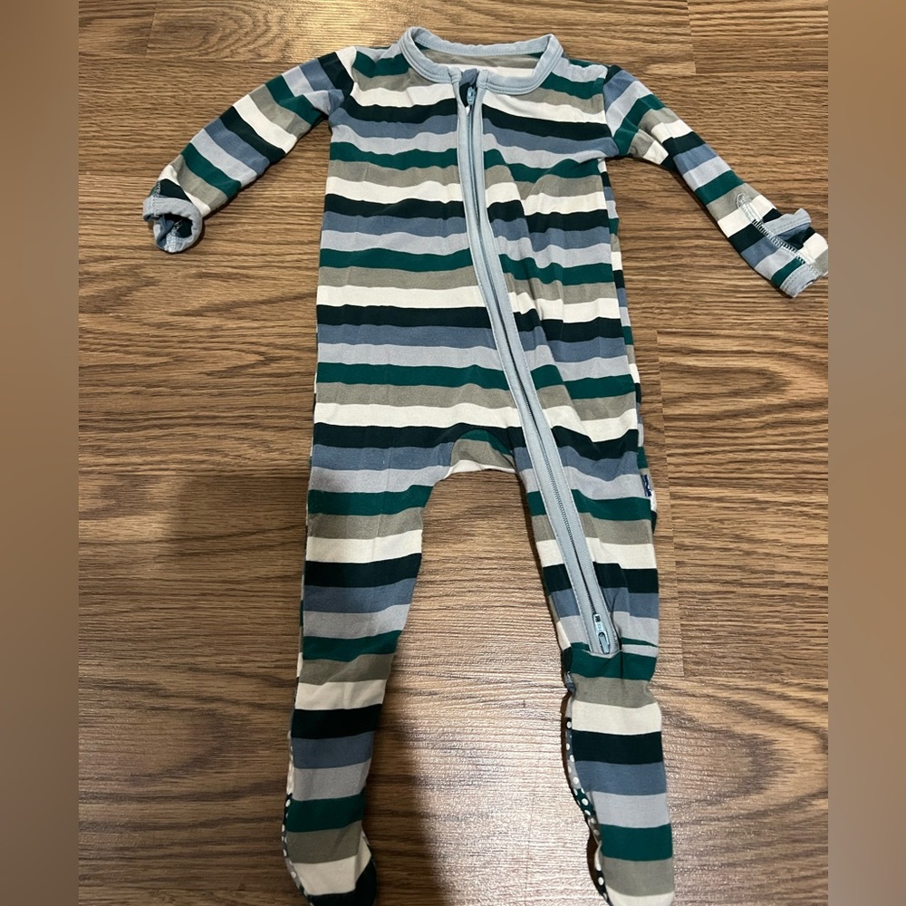 VGUC KicKee Pants Pajamas!